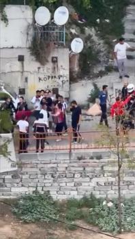Kağıthane'de 4 çocuğu 'Kuş göstereceğim' yalanıyla kandırmaya çalışan 2 şüpheli kendilerini otoparka kilitledi