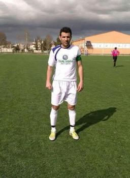 Veteran futbolcu, turnuva için geldiği Antalya’da sahilde yürürken kalp krizi geçirip öldü