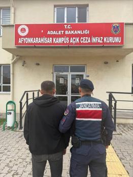 Aranan 42 kişi yakalandı