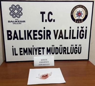 Manyas’ta durdurulan otomobilde bonzai ham maddesi ele geçirildi; 2 gözaltı