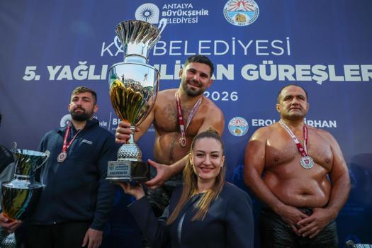 Başkan Vekili Özdemir, kadın muhtarlarla güreşleri izledi