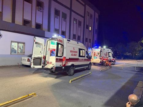 Otomobil ile motosiklet çarpıştı; 1'i ağır, 2 yaralı