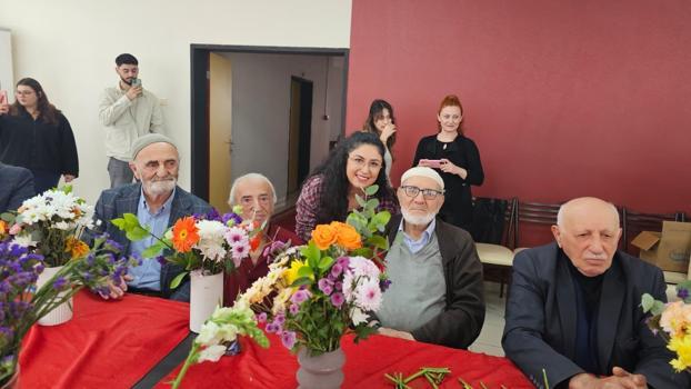 Samsun’da huzurevi sakinlerine çiçek terapisi