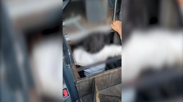 Ankara’da yolcu otobüsünün gizli bölmesinde 5 düzensiz göçmen yakalandı
