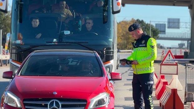 WhatsApp grubundan polis ve jandarma uygulama noktalarını paylaşan 10 şüpheli gözaltında
