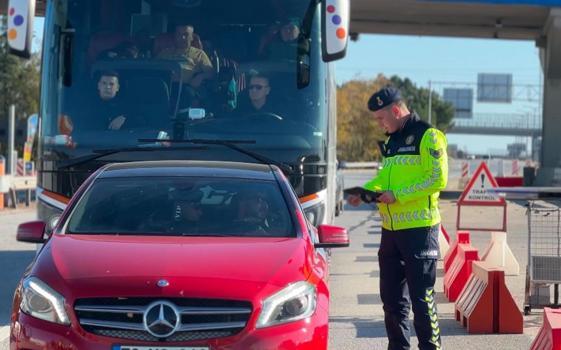 WhatsApp grubundan polis ve jandarma uygulama noktalarını paylaşan 10 şüpheli gözaltında