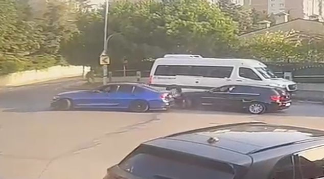Başakşehir’de drift atarken savrulan otomobil arkada ilerleyen araca çarptı