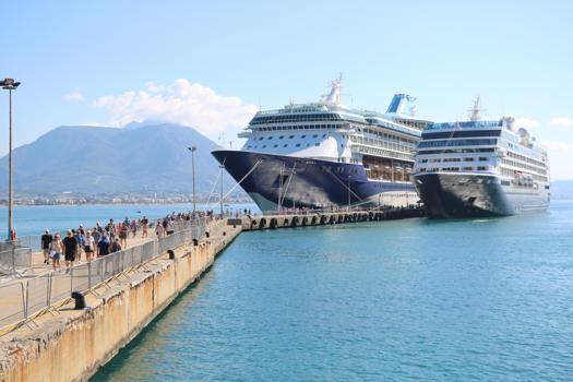 Alanya'ya 2 kruvaziyerle 2 bin 400 turist geldi