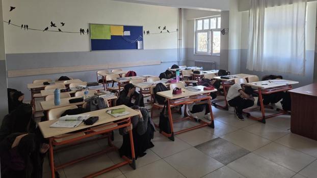 Silopi’de lise öğrencilerine deprem ve yangın tatbikatı
