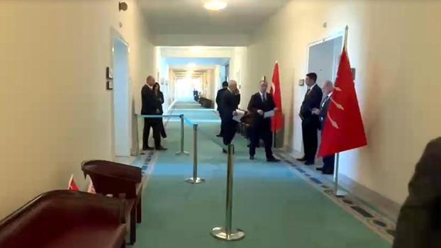 Yeni Partili Emir, Kılıçdaroğlu’nun odasının karşısındaki odasının önüne şerit çektirdi
