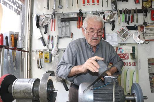 Baba mesleği bileyiciliği 60 yıldır sürdürüyor