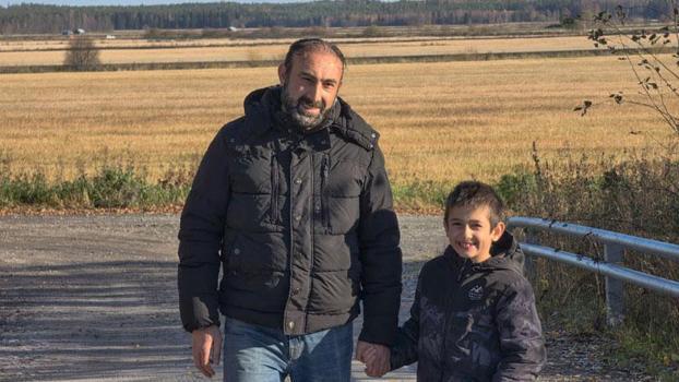 Gurbetçi baba, hayatını otizmli oğluna adadı