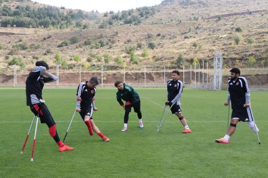 Ampute futbolla hayata tutundular