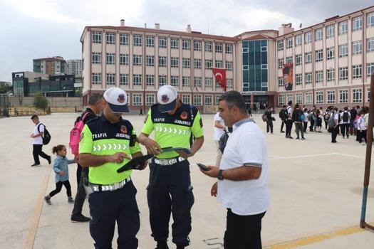 Ankara'da okul çevrelerinde denetim; 19 bin 854 kişi sorgulandı