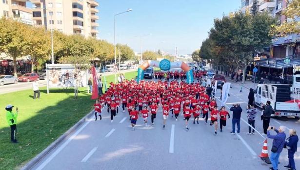 Nilüfer’de bin 749 öğrenci Cumhuriyet için koştu