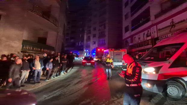 Zonguldak’ta 2 katlı bina çöktü; enkazda kalan 2 kişiden 1’i sağ, diğerinin cansız bedeni çıkarıldı (2)- Yeniden