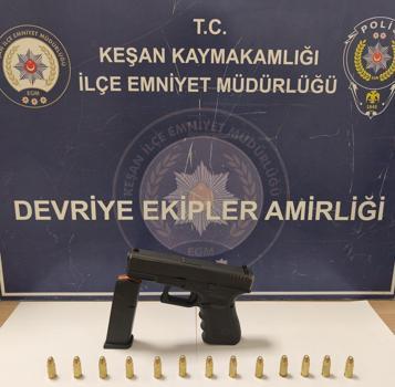 Polis takibiyle üzerindeki korsede tabancayla yakalanan alkollü sürücüye 250 bin lira ceza