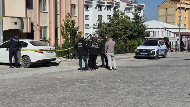 Hakkında uzaklaştırma kararı olan eşi tarafından 8 bıçak darbesiyle öldürüldü