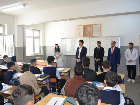Adaklı Kaymakamı Kalkanlı, öğrencilerle bir araya geldi