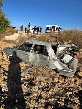 Şarampole devrilen otomobilde 2 yaralı