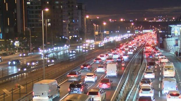İstanbul'da trafik yoğunluğu yüzde 87'ye ulaştı