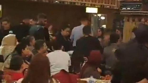 Sahnede rahatsızlanan Hakkı Bulut hastaneye kaldırıldı