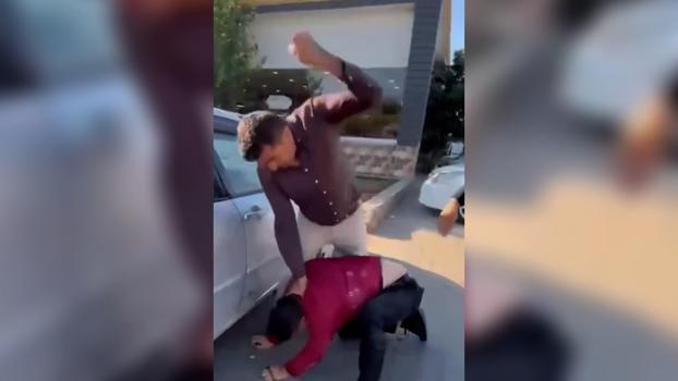 Bıçaklayıp darbettiği kişinin yakınları tarafından sopayla dövüldü