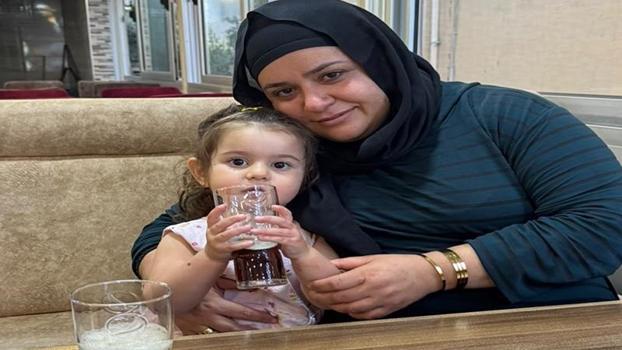 Hatay'da kazada ölen anne ile 4 yaşındaki kızı toprağa verildi