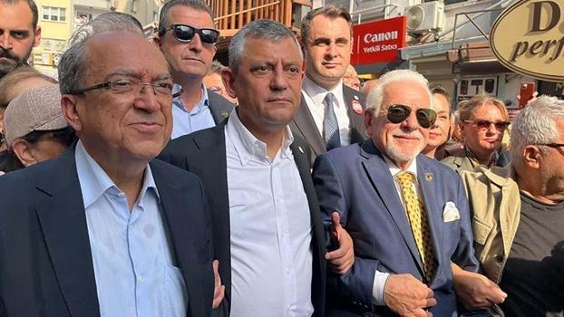 Özgür Özel, İzmir'de gazetecilerin yürüyüşüne katıldı