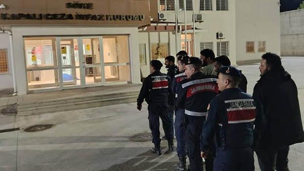 Yolda durdurulan minibüste 20 kaçak göçmen yakalandı; 5 organizatör tutuklandı