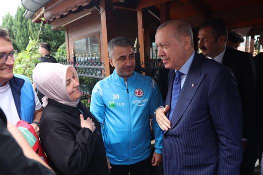 Cumhurbaşkanı Erdoğan, İstanbul Kastamonuspor kulübünü ziyaret etti