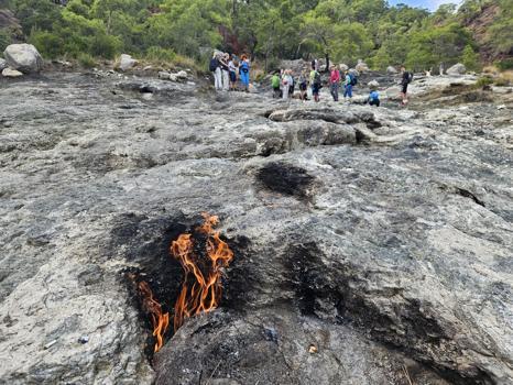 'İlk olimpiyat ateşi' efsanesinin adresi Yanartaş, turistlerin uğrak noktası