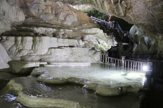 'Yer altındaki gizli Pamukkale' Kaklık Mağarası, ziyaretçi sayısında kendi rekorunu geliştirdi