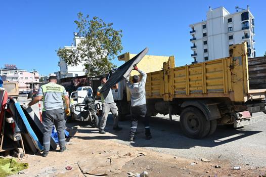 30 kamyon atık temizlendi