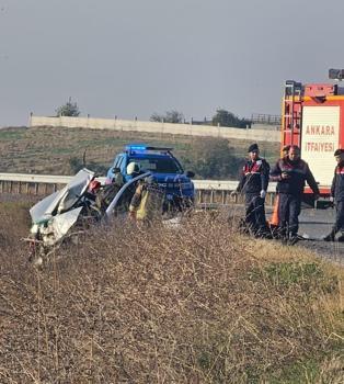 Ankara'da iki otomobil çarpıştı: 3 ölü, 4 yaralı