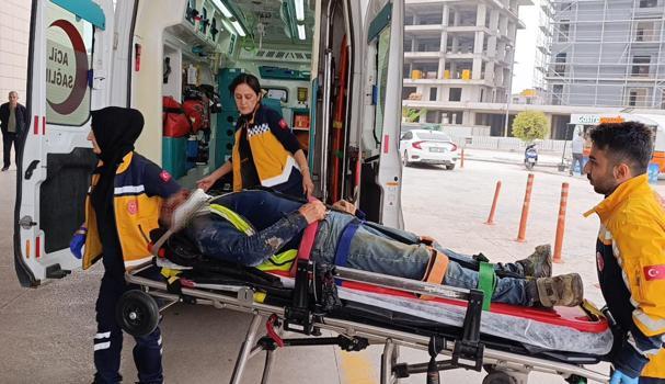İnşaat iskelesinden başına tahta parçası düşen işçi ağır yaralandı