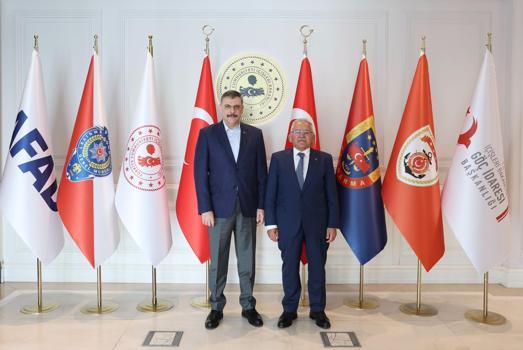 Başkan Büyükkılıç, İçişleri Bakanı Çiftçi’yi ziyaret etti