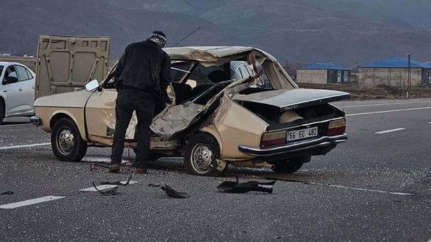Bingöl'de otomobil ile çarpışan motosikletin sürücüsü ağır yaralandı