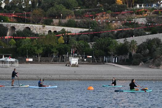 Deniz polisinden Konyaaltı'nda SUP board denetimi