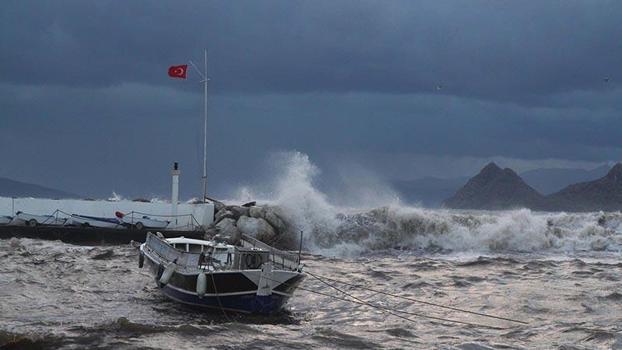 Bodrum’da feribot seferlerine fırtına engeli