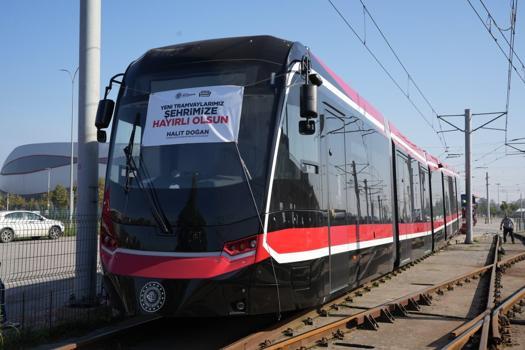 12 yeni tramvaydan 4’üncüsü de Samsun’a ulaştı