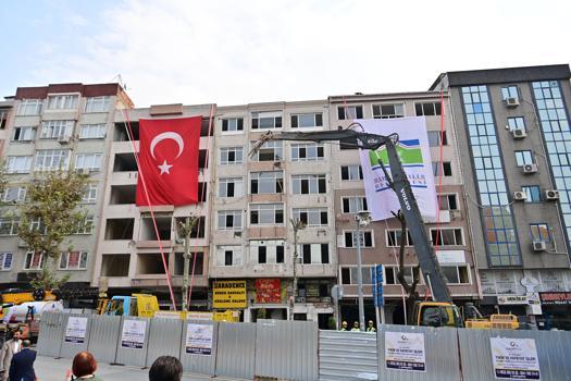 Bahçelievler’de kentsel dönüşüm kapsamında 6 bininci bina yıkıldı