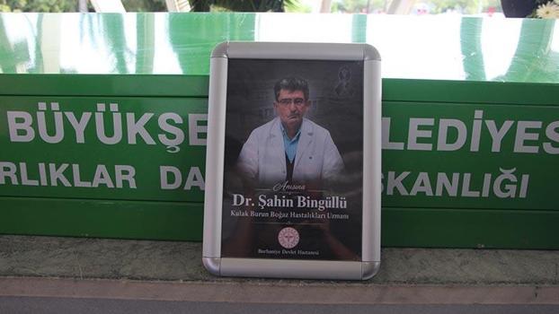 Teknenin batmasıyla hayatını kaybeden doktor, memleketinde toprağa verildi