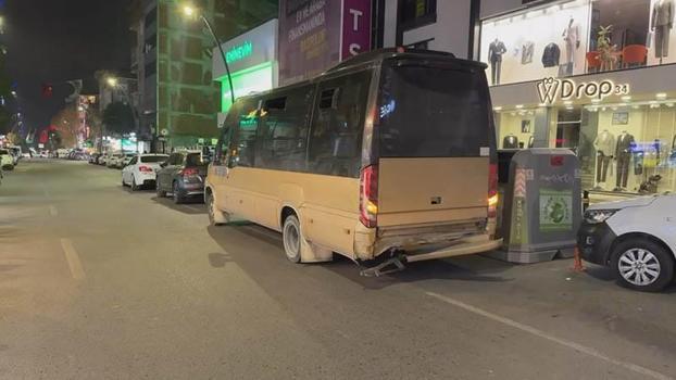 Küçükçekmece’de otomobil, yolcu minibüsüne çarptı: 2 yaralı