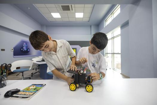Genç mucitlerinden robotik yarışmasında başarı