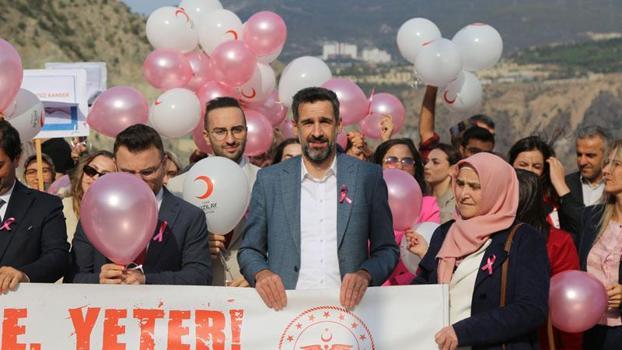 Deriner Barajı'nda 'meme kanserinde erken tanı' mesajı