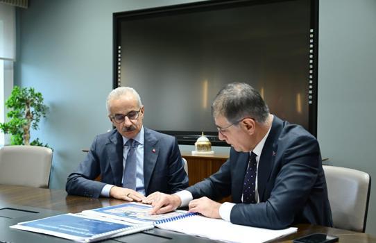 Bakan Uraloğlu, İzmir Büyükşehir Belediye Başkanı Tugay ile görüştü