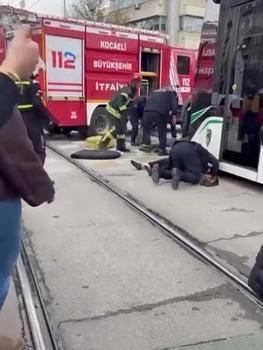 Tramvayın çarptığı 2 yaya yaralandı