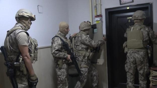 Batman’da kurgu kazalarla sigorta şirketlerini dolandıran şüphelilere operasyon: 43 gözaltı