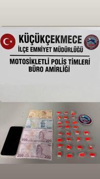 Küçükçekmece'de polisten kaçmaya çalışan kişinin üzerinde uyuşturucu ele geçirildi